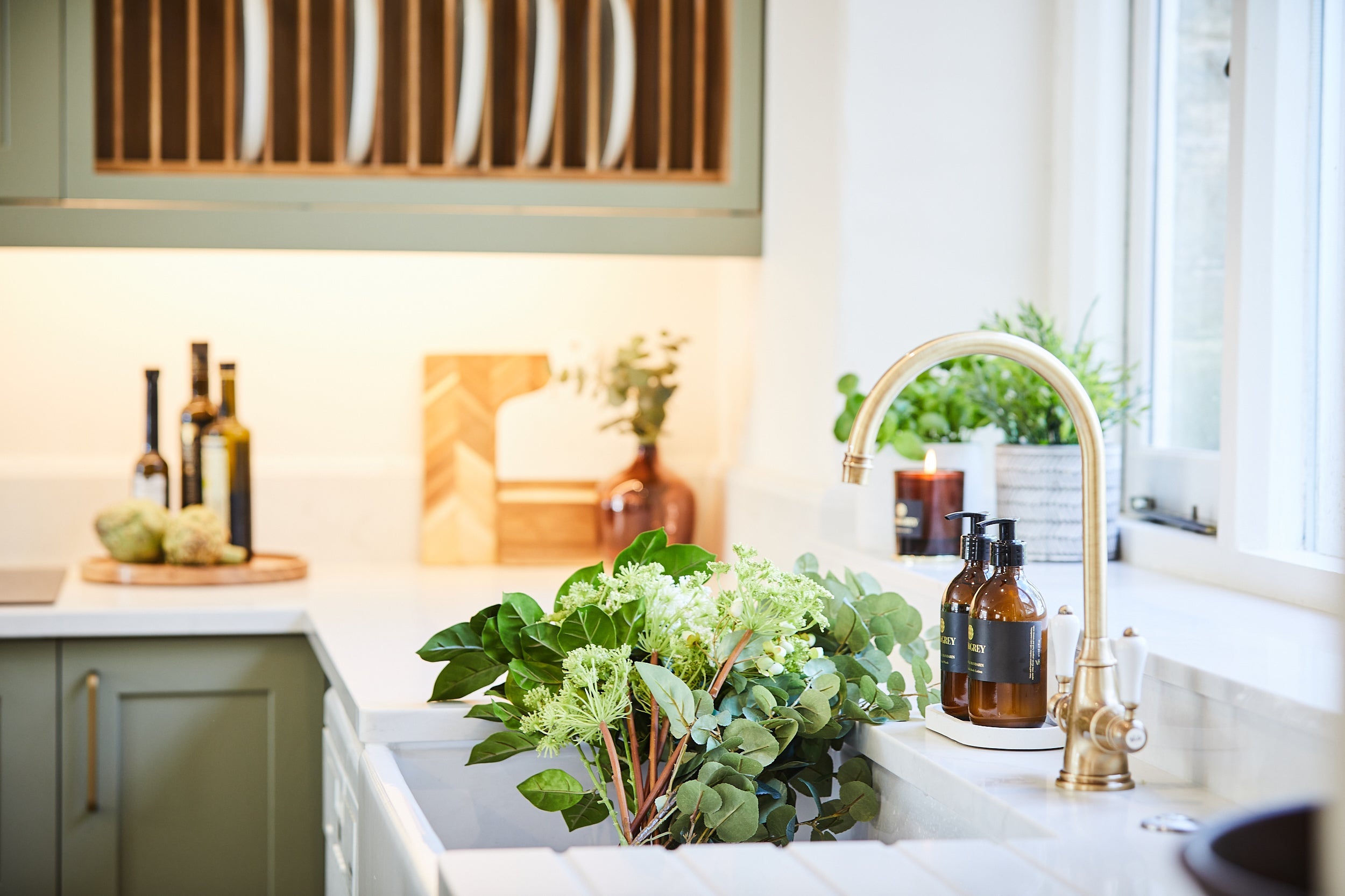 What Are Scent Rituals? A More Intentional Way to Layer Home Fragrance