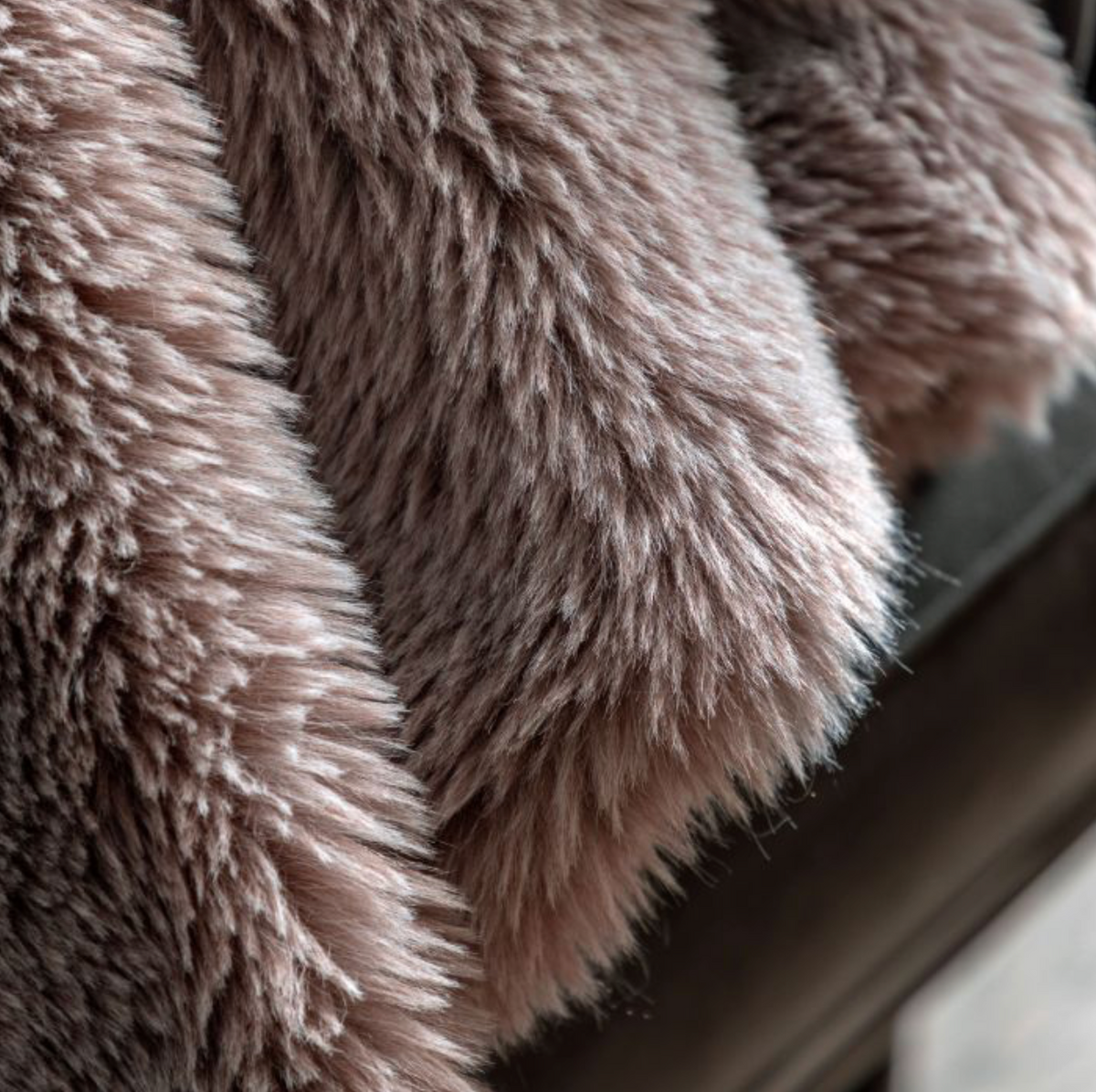 Luxurious Faux Fur Throw Blanket – Dusty Mauve Pink