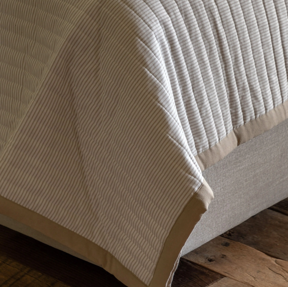 Serene Quilted Bedspread – Oatmeal