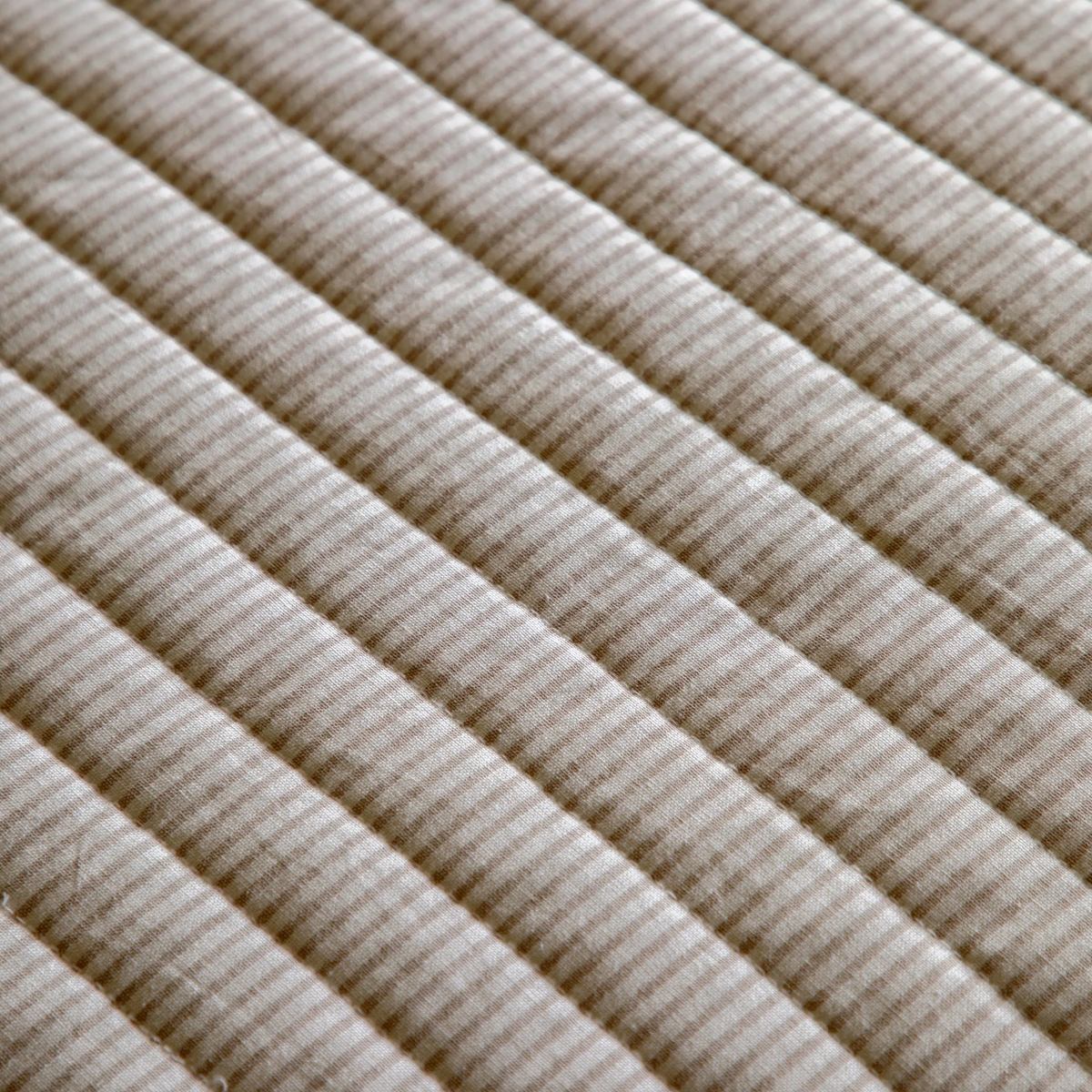 Serene Quilted Bedspread – Oatmeal