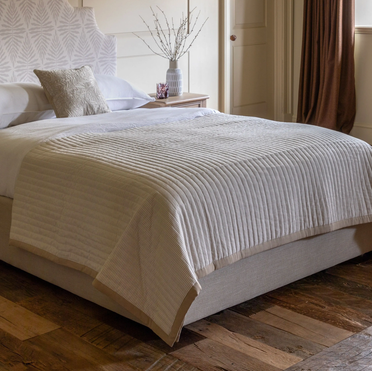 Serene Quilted Bedspread – Oatmeal