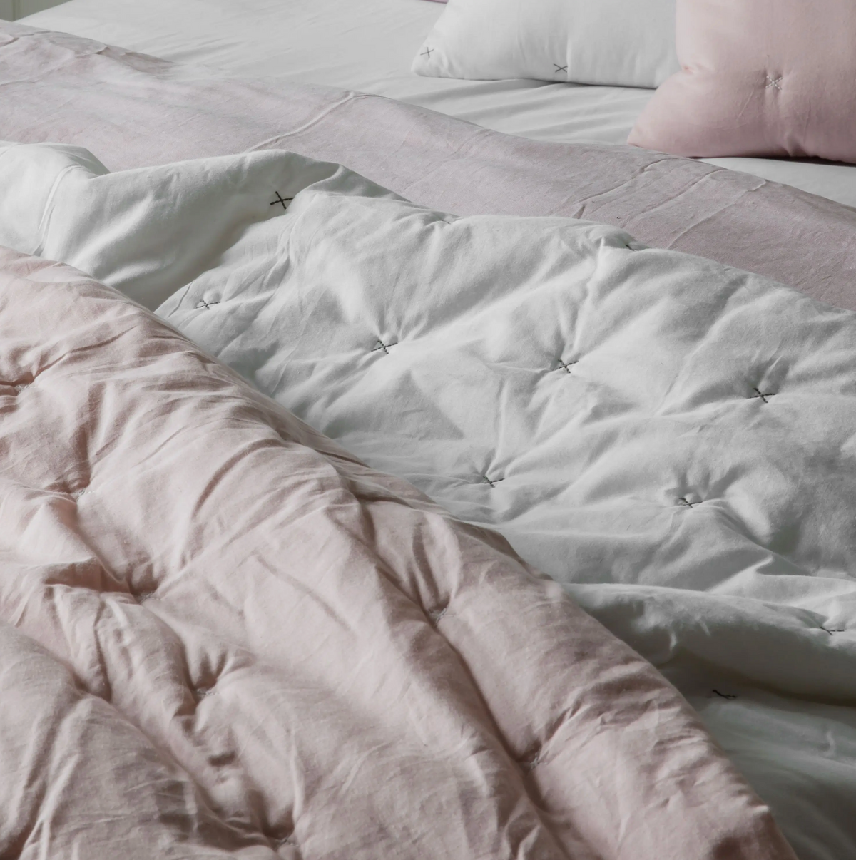 Cotton Stitch Bedspread – White & Blush – Elm and Grey