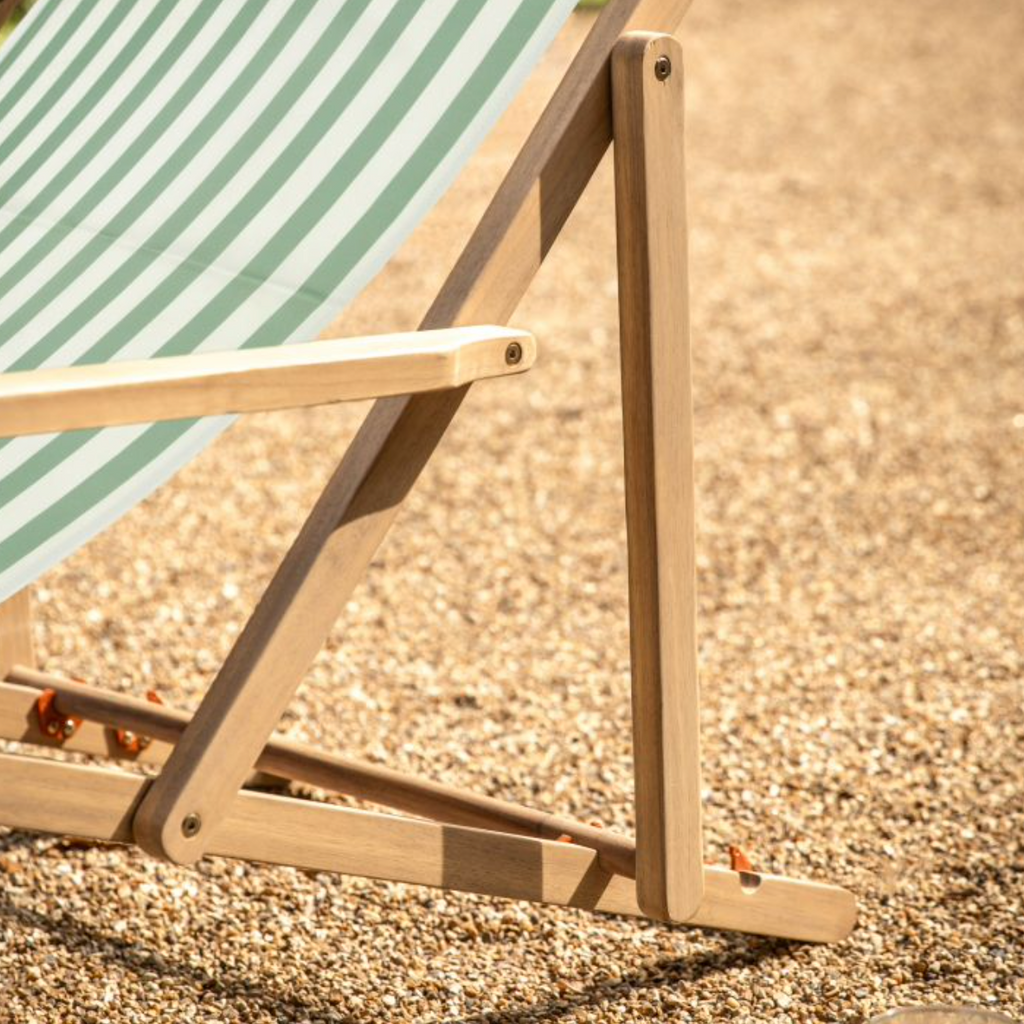 Acacia Wood Deck Chair Green Stripe – Classic Comfort for Outdoor Lounging
