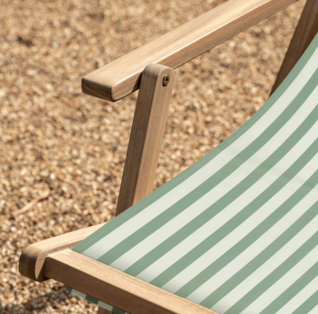 Acacia Wood Deck Chair Green Stripe – Classic Comfort for Outdoor Lounging