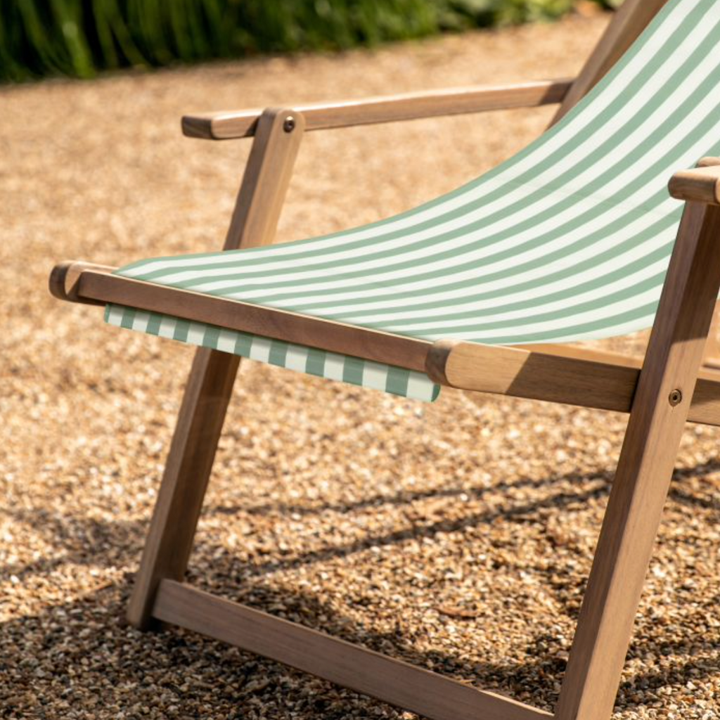 Acacia Wood Deck Chair Green Stripe – Classic Comfort for Outdoor Lounging