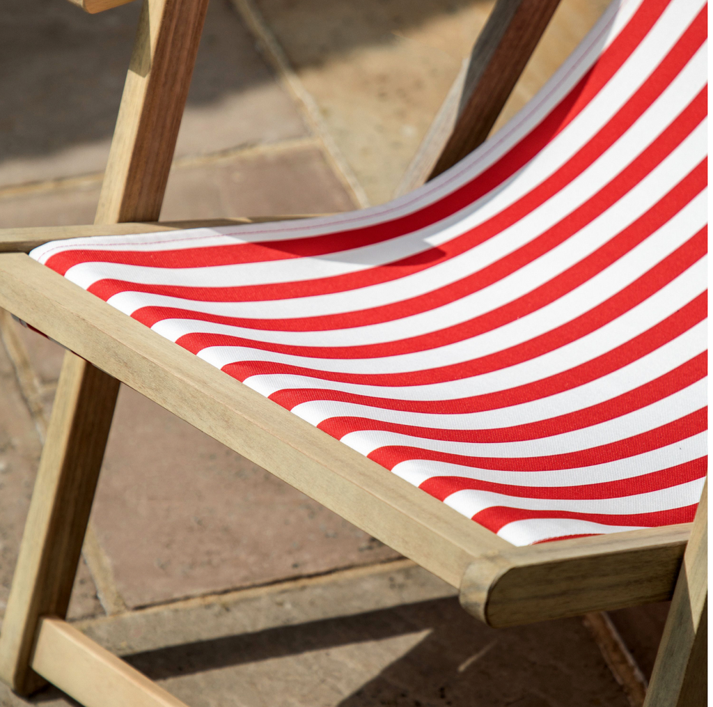Acacia Wood Deckchair Red Stripe – Classic Comfort for Outdoor Lounging