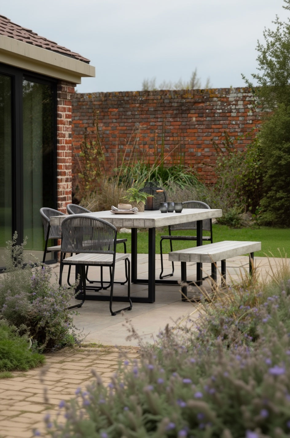 Modena Outdoor Dining Table – 6 Seater Acacia & Black Iron