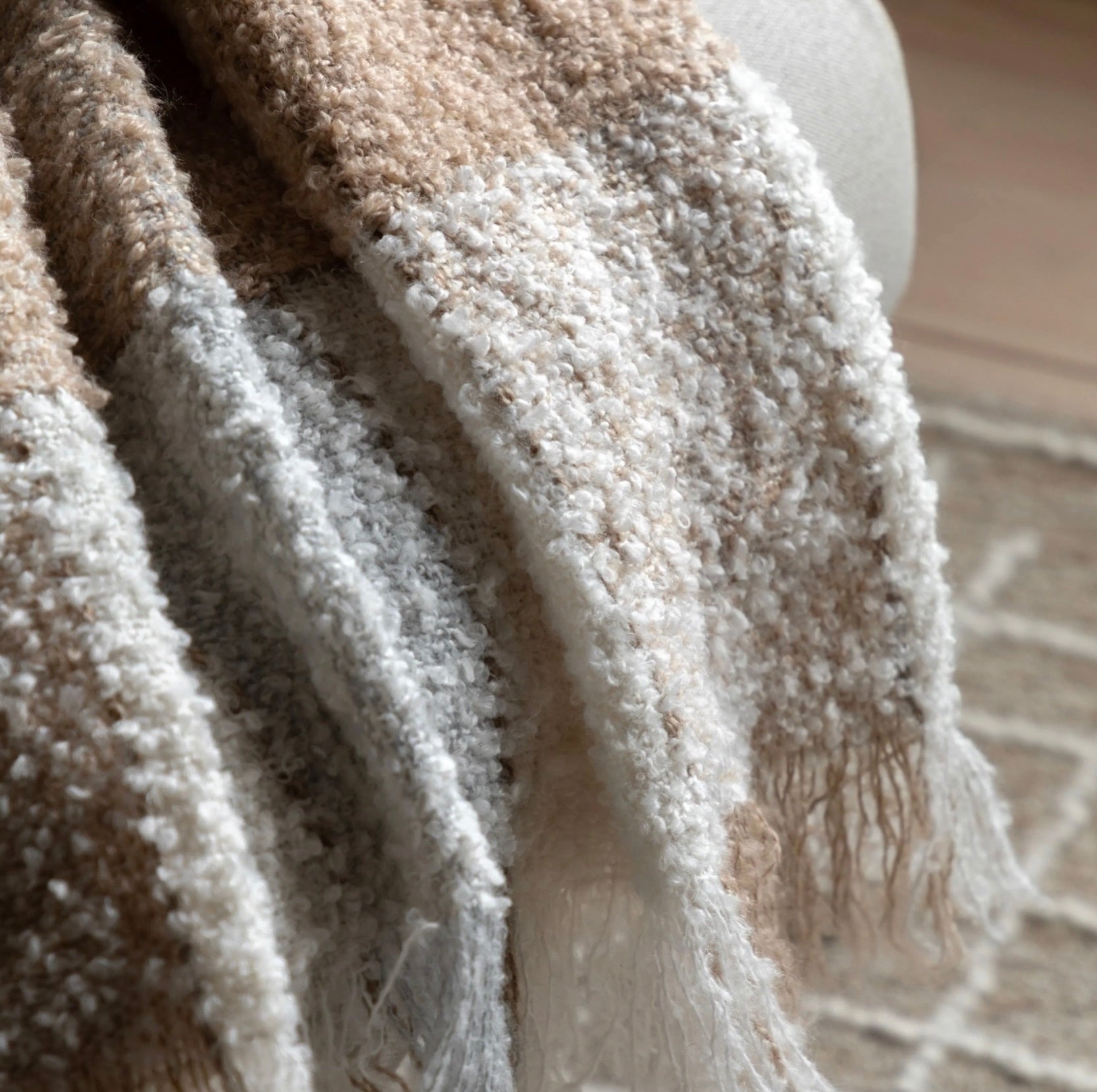 Natural Check Bouclé Throw – Autumn Cosy Blanket (130×170cm)