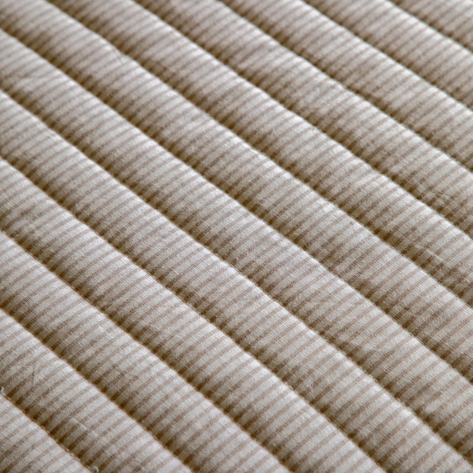 Serene Quilted Bedspread – Oatmeal