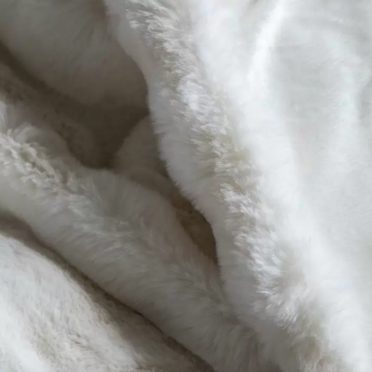 Close Up Marshmallow Soft White Fur Throw